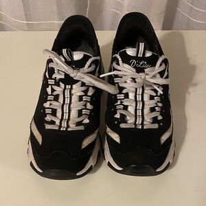 Black and white Sketchers D’Lite Sneakers Slip-Ins